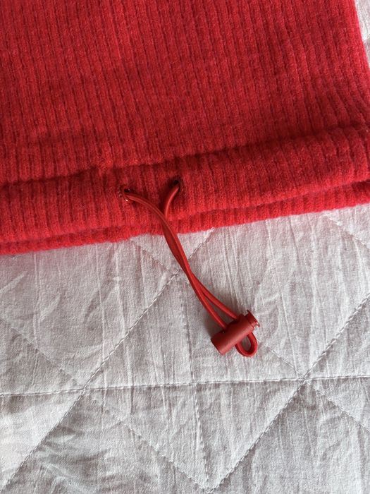 Miękki czerwony komin Reserved