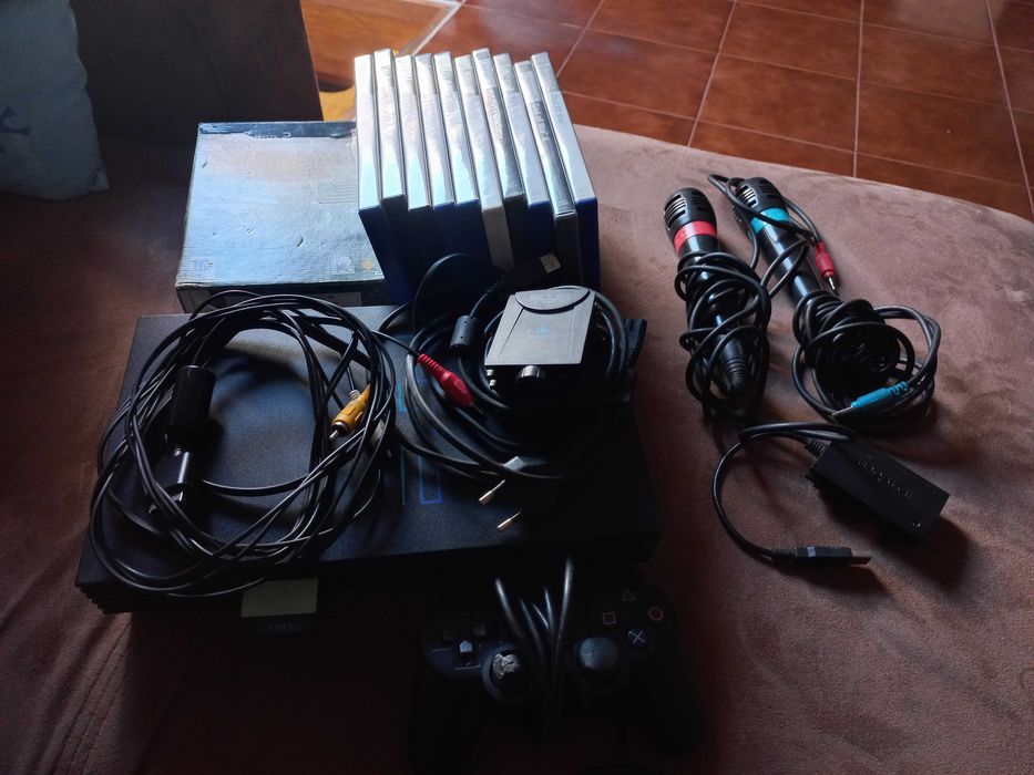 Consola playstation 2 com vários acessórios e jogos