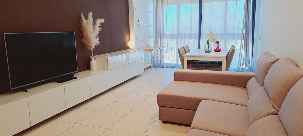 Apartamento T2 em Montenegro - Acolhedor, muita luz e boa localização.