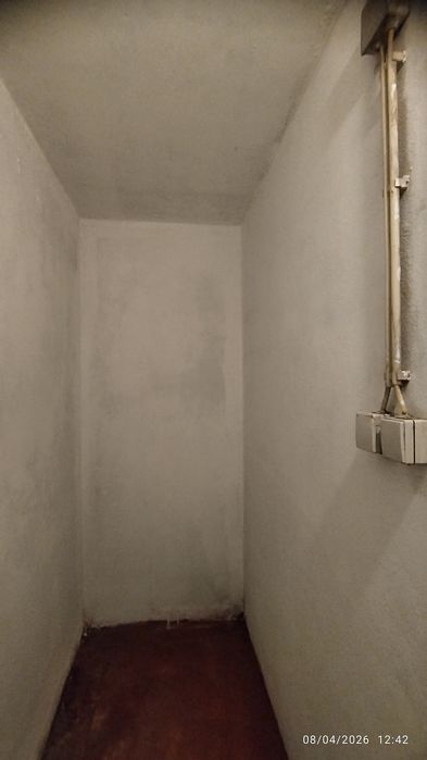 Lugar de garagem com arrumos