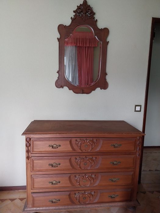 Quarto antigo em bom estado