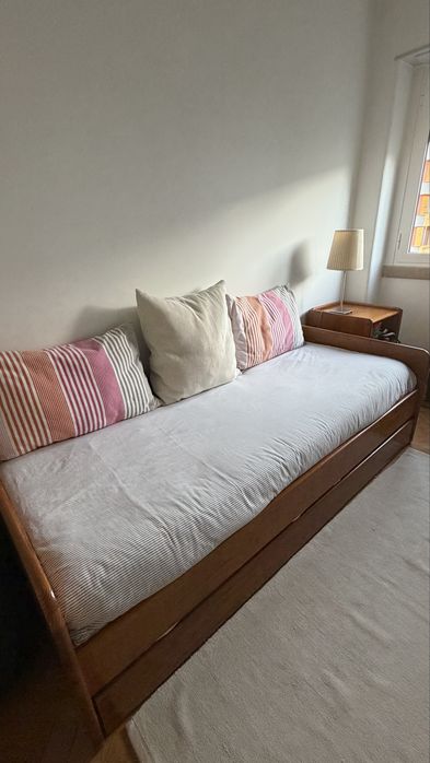 Cama com gaveta (cabeceira e cadeira) (marca Cerne)