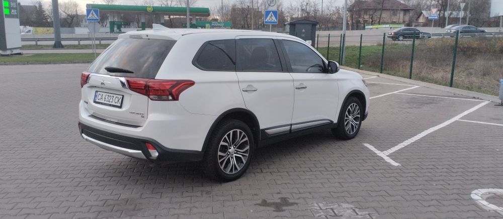 Mitsubishi Outlander 3