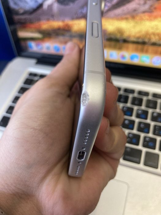 Продам iphone 17 pro 256gb white не вмикається взагалі