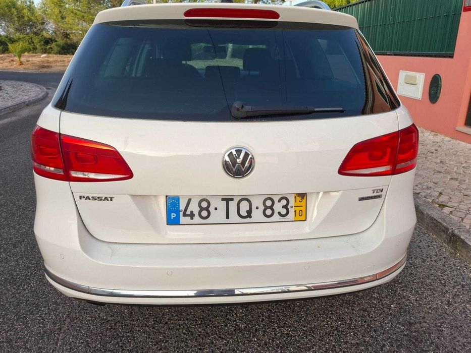 VW Passat variant 1.6 TDI Teto panorâmico /bola reboque electrica. Revisão substiuido- embraiagem/pneus/discos/kit injetores