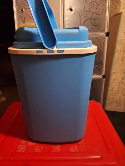 Sprzedam turystyczna lodoweczke na wklady chłodzącą