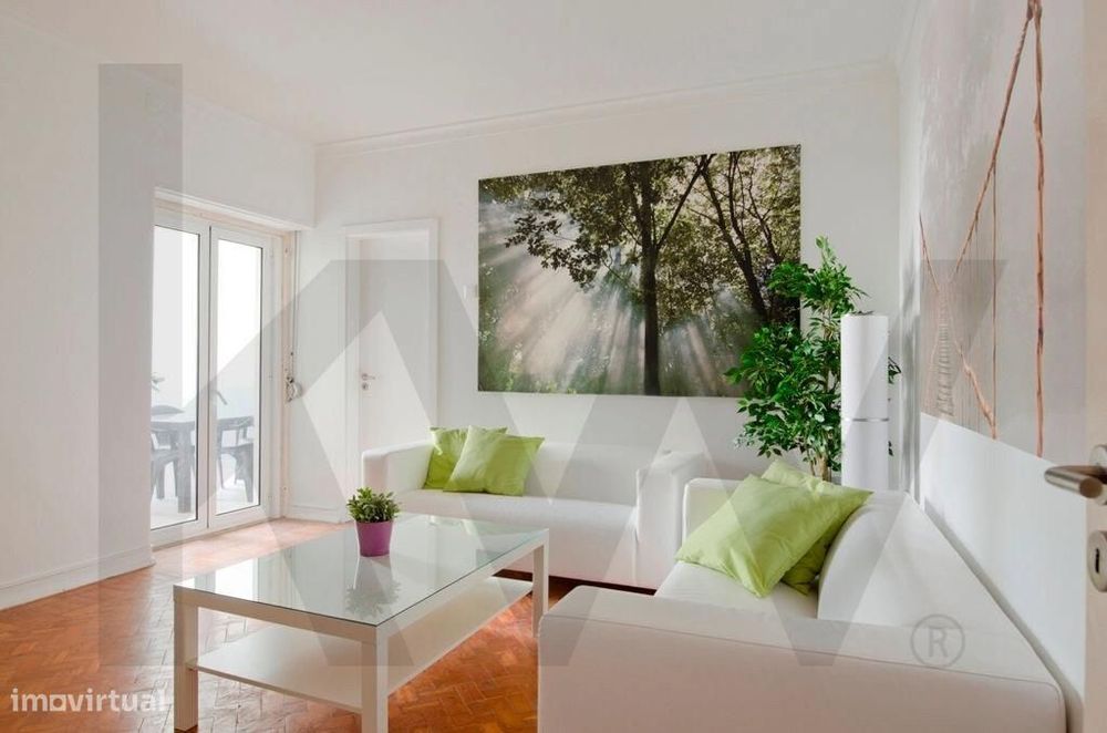 Apartamento T9 com terraço da Estrada de Benfica