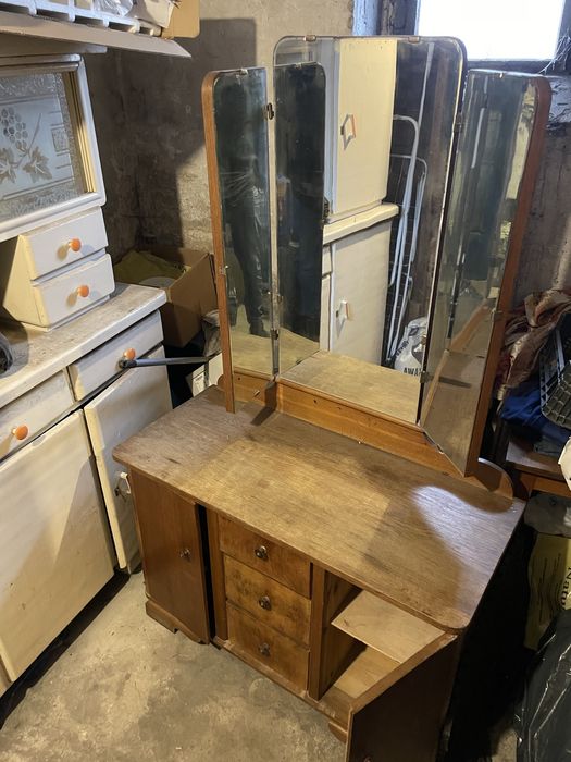 Ładna stara toaletka