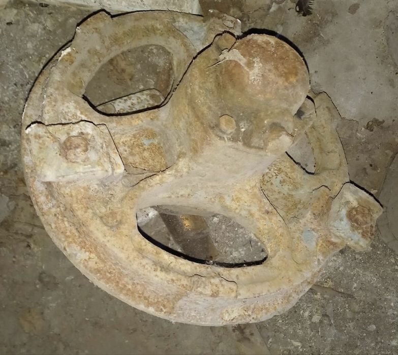 Ступиця передня в зборі з стойкою Т-40