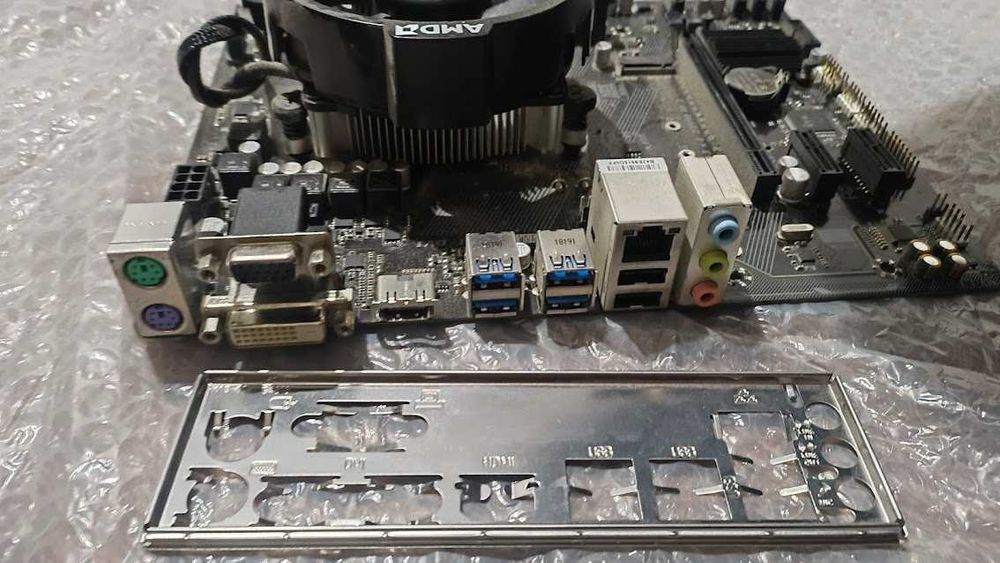 Комплект для збирання ПК AM4\R3 2200G(Vega 8)\Кулер