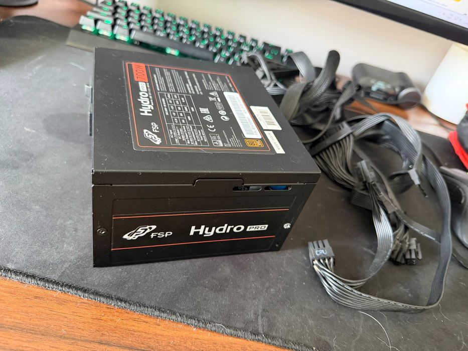 Fonte de alimentação FSP Hydro Pro 700W