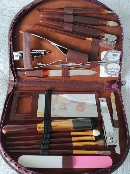 Przybornik do pielęgnacji paznokci i do makijażu; etui; nowy