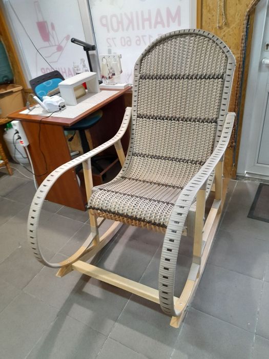 Кресло качалка из ротанга