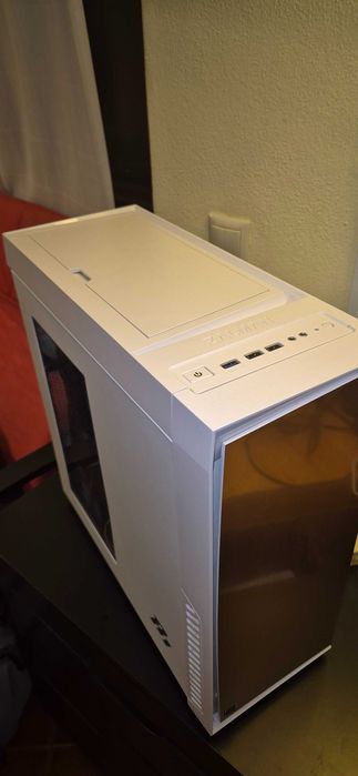 DeskTop Praticamente Novo Ryzen 7 5700x com Radeon RX 6750 XT