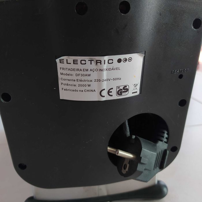 Fritadeira ElectricCo DF30AW pouco usada