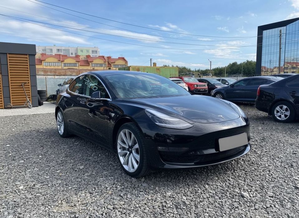 аренда авто Tesla Model 3