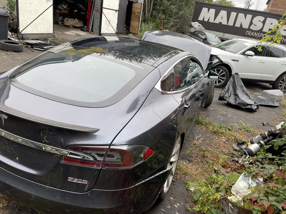 Tesla s p90d MCU Intel комплект моніторів Intel