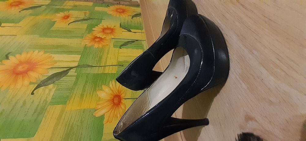 Жіночі туфлі шкіряні темно-синього кольору