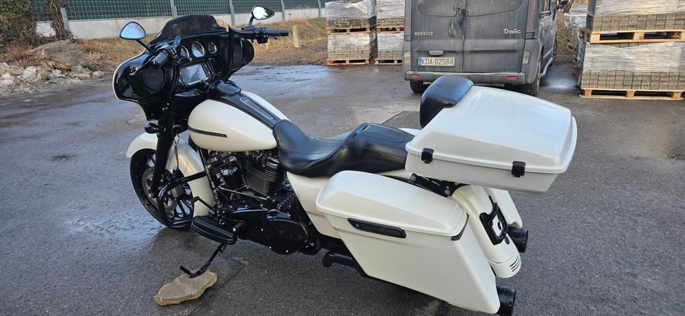 Harley Davidson FLHXS Street Glide Special z 2018 roku
