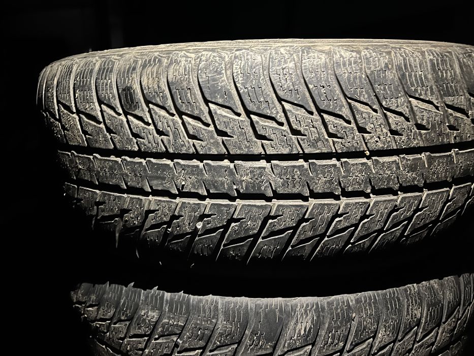 Шины бу 4 шт резина 255 60 19 Нокиан