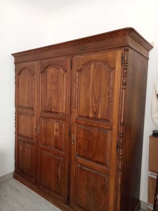 guarda roupa em madeira de Carvalho maciça