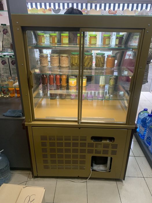 Кондитерська витрина