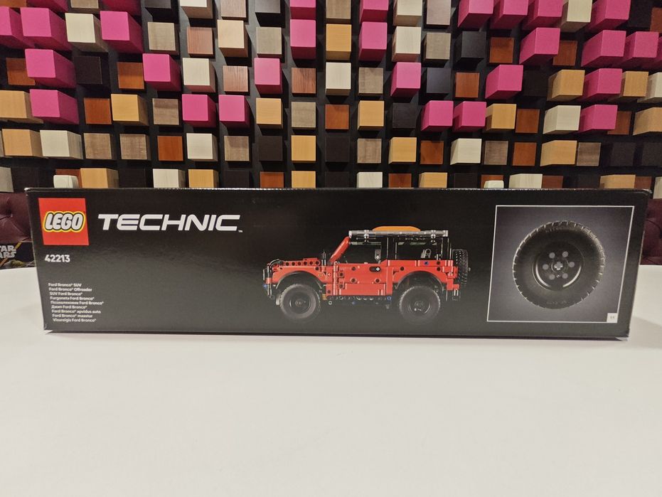 Конструктор LEGO Technic 42213 Позашляховик Ford Bronco (943