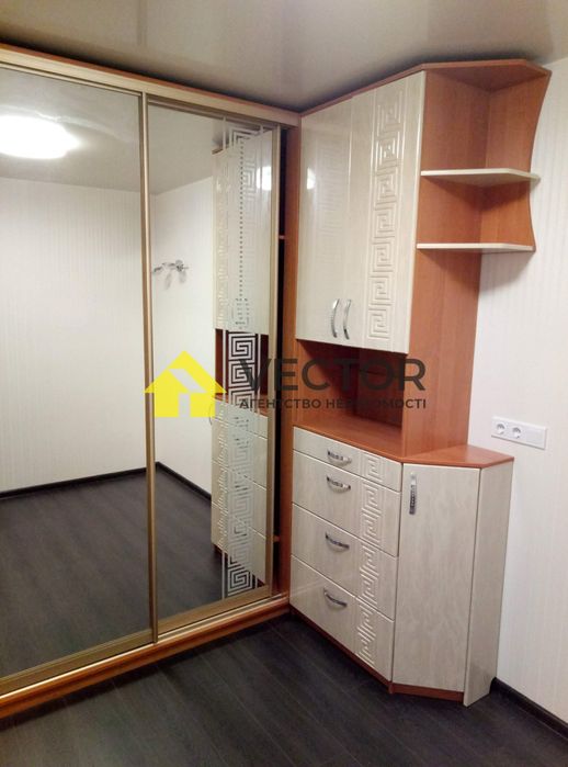 Сучасна 1к 43 м² з ремонтом, теплою підлогою та технікою