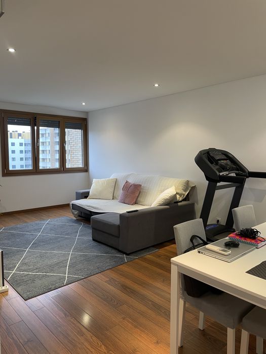 Quarto Suite em Apartamento T2 para Arrendamento