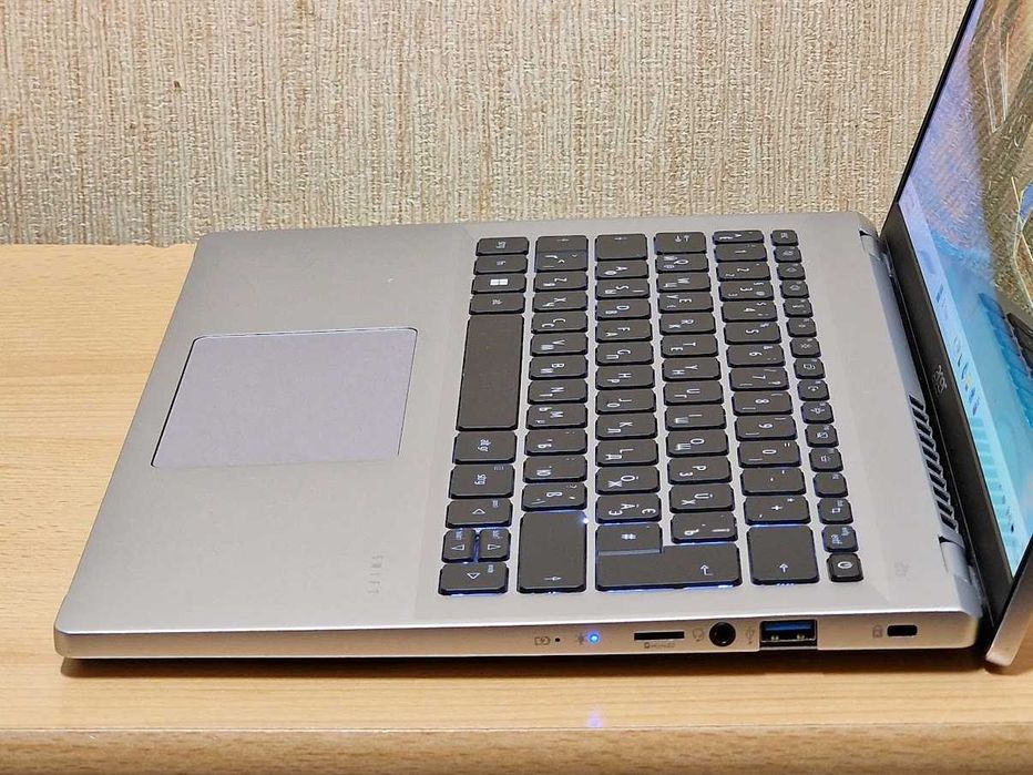 Ультра компактний сучасний ноутбук Acer Swift Go 14 AMD Ryzen 5 7640U 14" OLED 90 Гц, (2880x1800) 2К, RAM 16Gb DDR5 6400Mz SSD 512Gb Батарея 12 годин