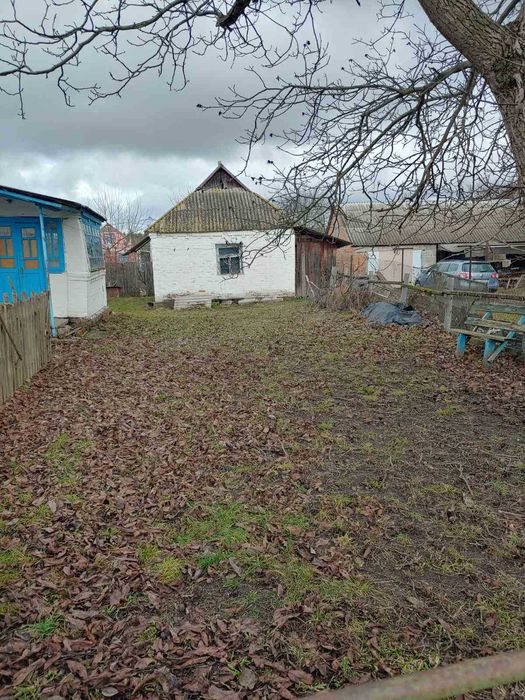 Продаж будинку не далеко від центру та річки смт. Володарка