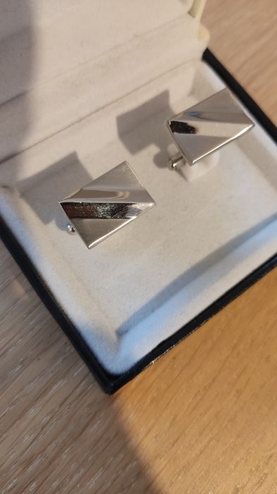 Spinki do mankietów. Nowe