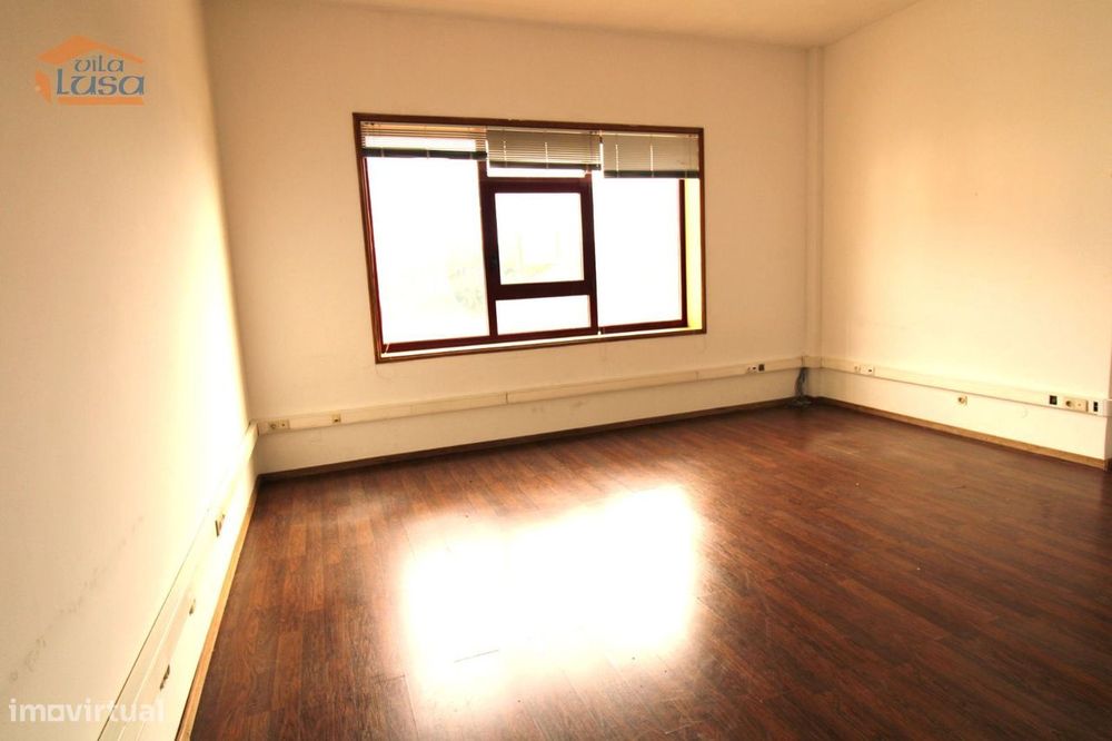 Escritório para Arrendamento  60m²  Próximo ao Gaia Shopping