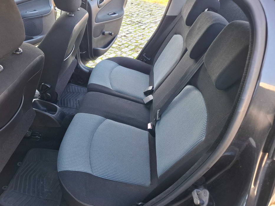 Peugeot 206 1.1 Gasolina ( 5 Portas ) Versão Loock Apenas 136 Mil Kms