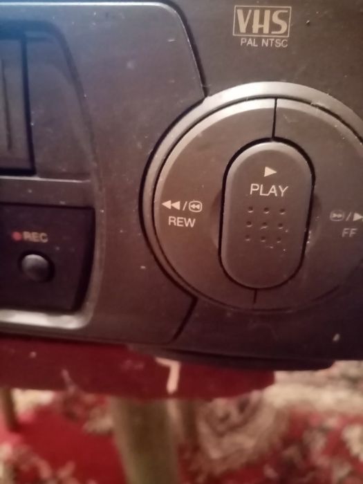 Видео магнитофон Philips и LG