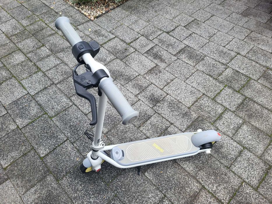 Hulajnoga Ninebot eKickScooter Zing C8