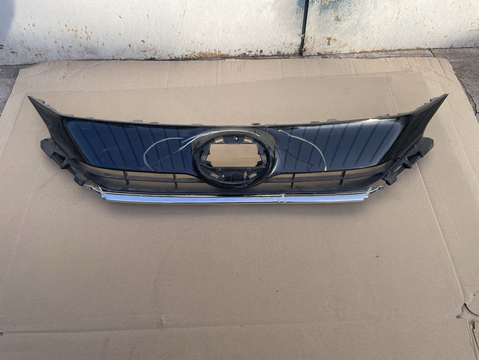 Toyta Venza решітка радіатора 2020+