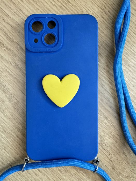 Чохол зі шнурком на iPhone 13
