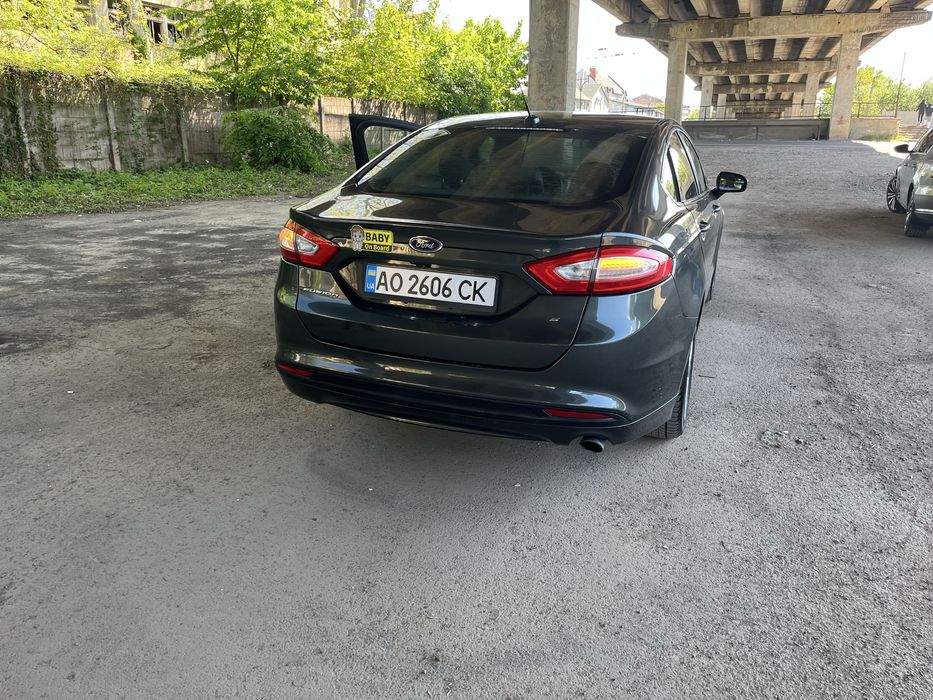 Автомобіль Форд Фюжин 2015