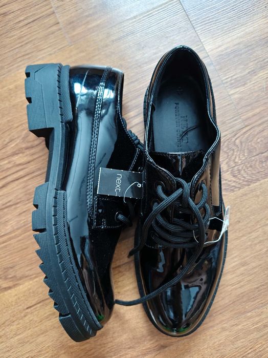 Lakierowane lordsy loafersy Next 41