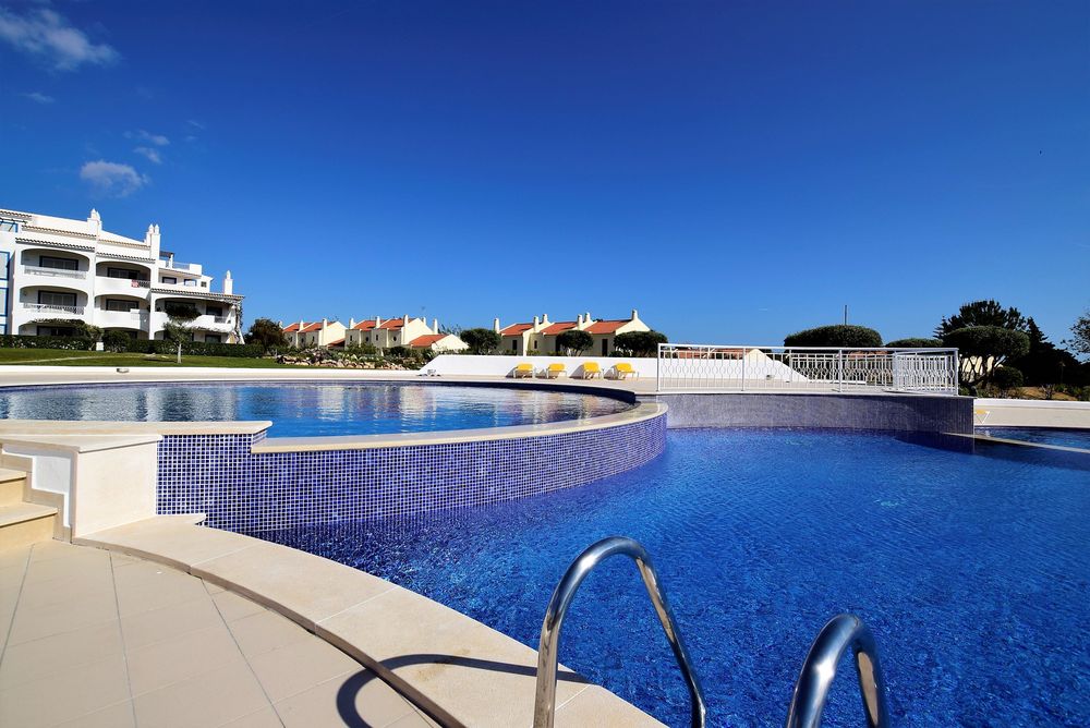 Alugo T1 em Vilamoura com piscina até ao final de Junho