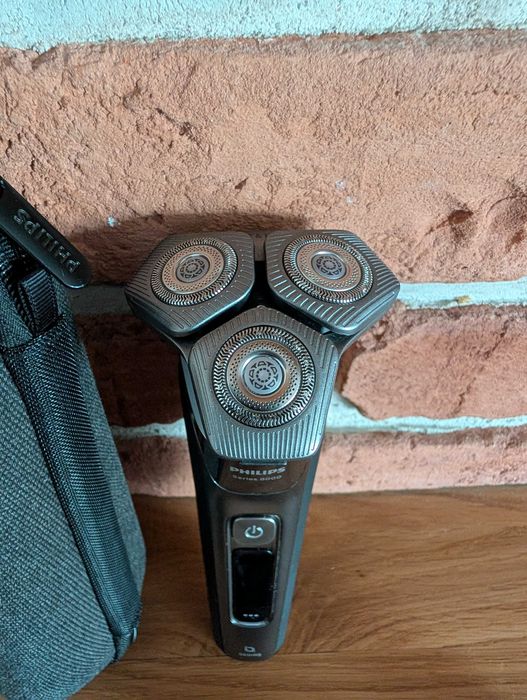 Philips Inteligentna Golarka Series 9000 (Model S9987) Etui + Ładowarka