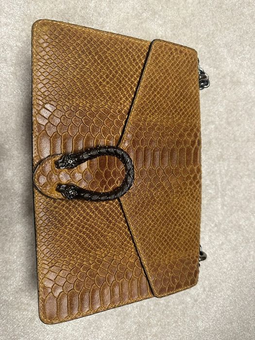 Bolsa em pele para senhora