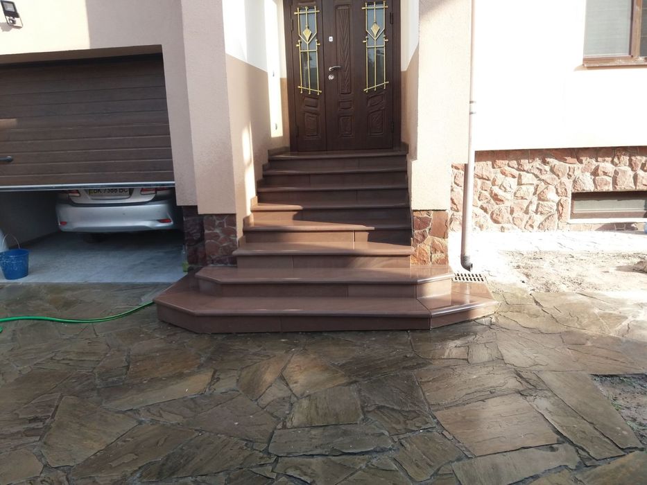 Сходи каміни забори