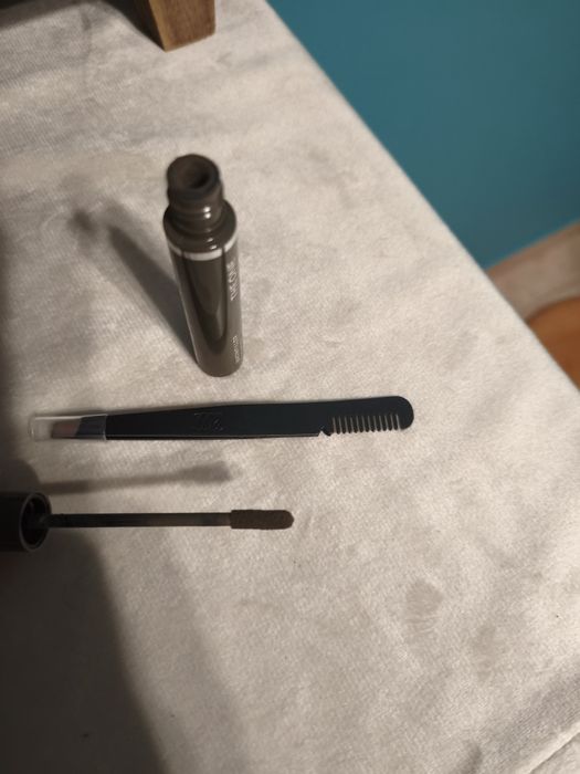 Puder do brwi + pęseta z grzebykiem nowe
