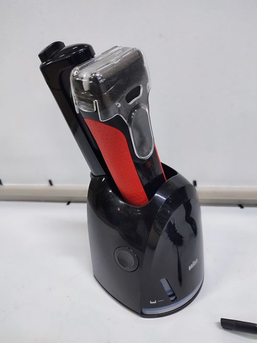 Електробритва Braun