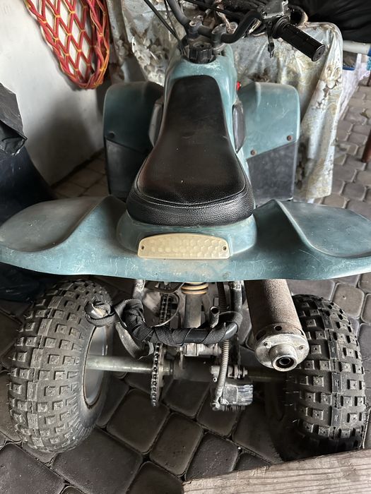 Гарний 75 кубовий квадроцикл