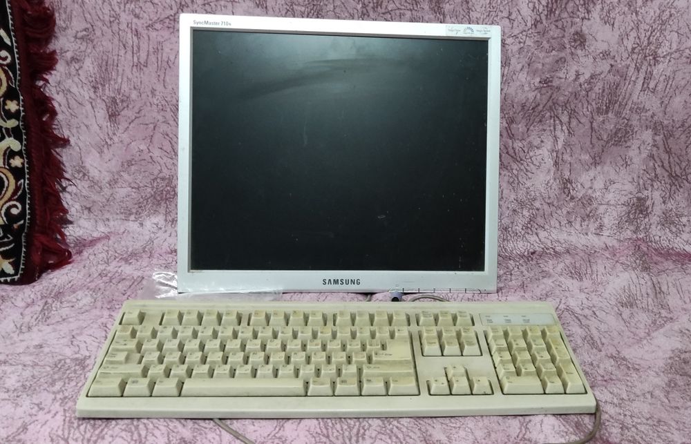 Монитор с клавиатурой