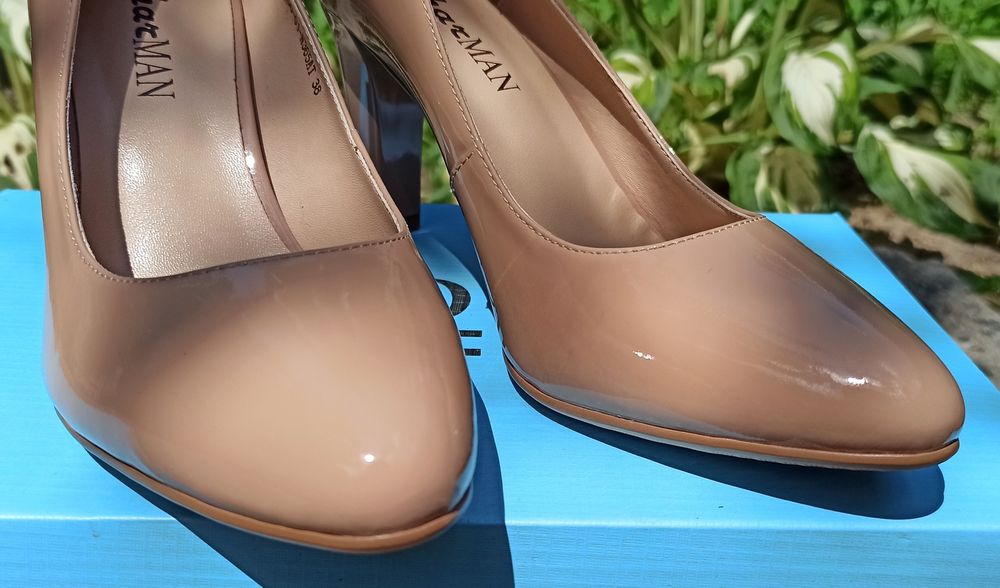 НОВЫЕ бежевые кожаные лаковые туфли лодочки