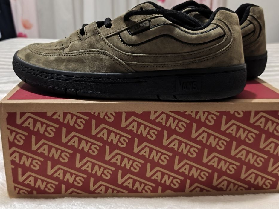 Sapatilhas Vans novas, em couro